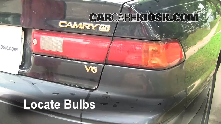 1997 Toyota Camry XLE 3.0L V6 Lights Tail Light (replace bulb)